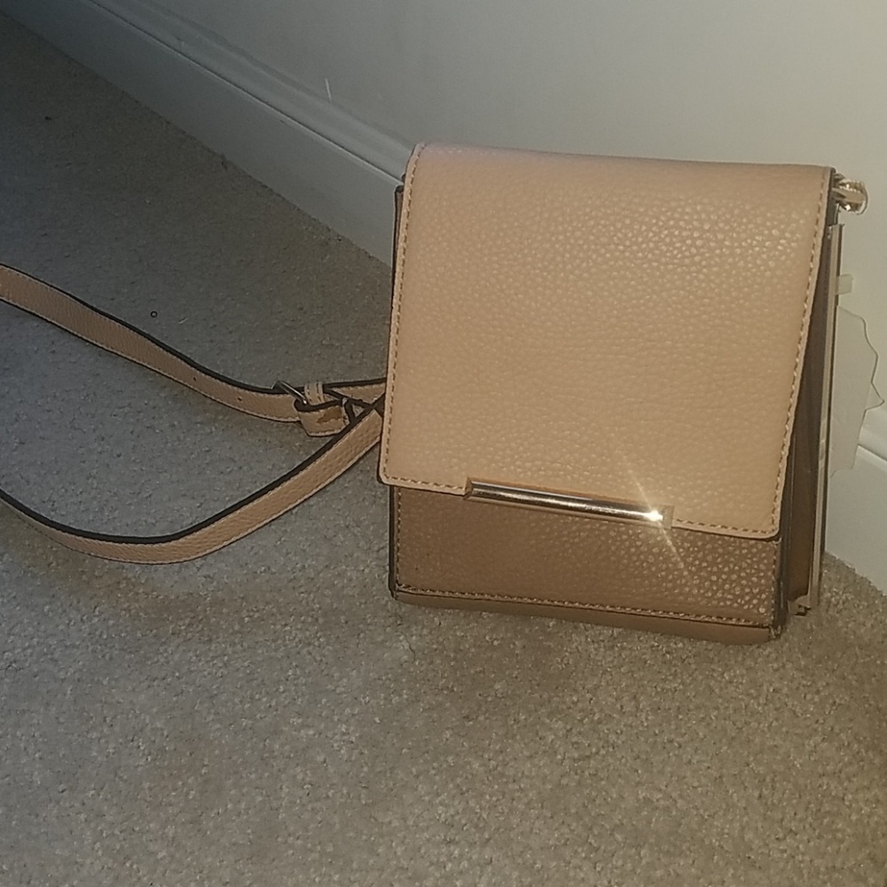 Cute tan crossbody bag💛